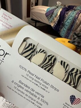 Color Street All an illusion Striped Black & White Nail Polish Strips